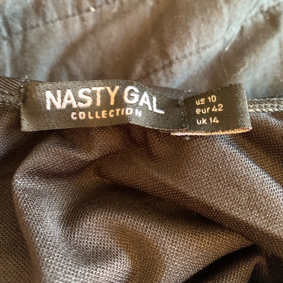 Nasty Gal - black swoop back one piece swimsuit - Picture 3 of 4